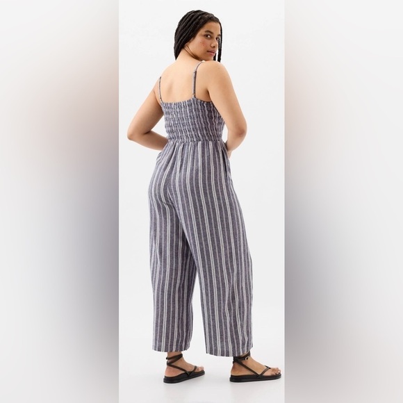 NWT GAP Linen-Blend Smocked Jumpsuit Size Large NWT - Picture 2 of 10